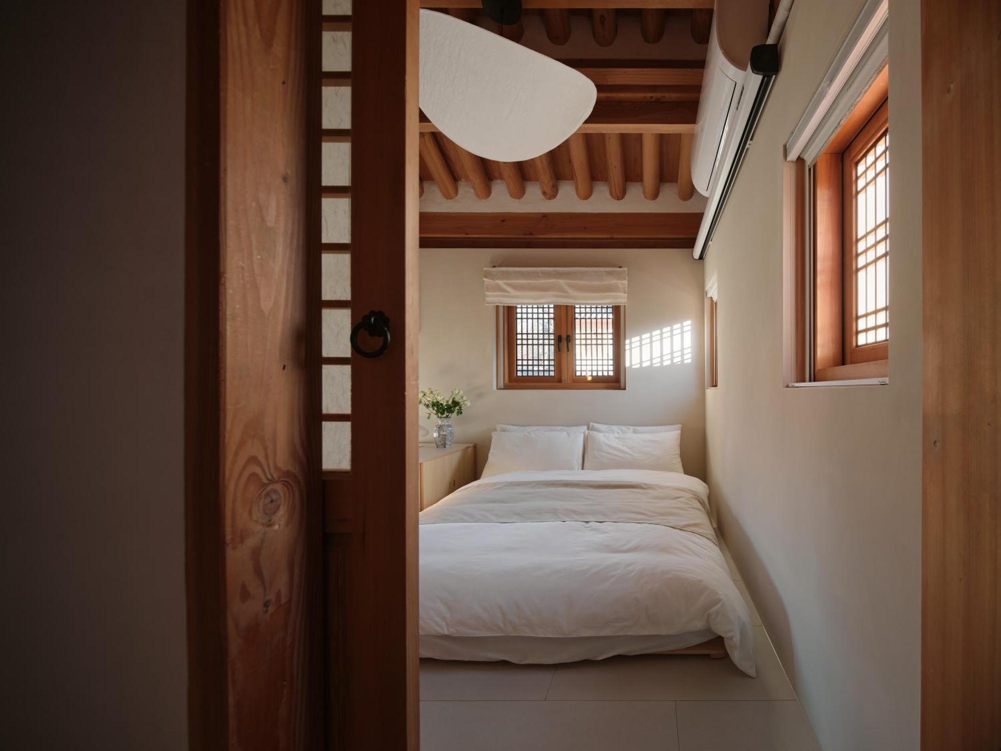 The Korean Traditional Hanok In Downtown Seoul For Convenient Public Transportation - Seoul Ari מראה חיצוני תמונה
