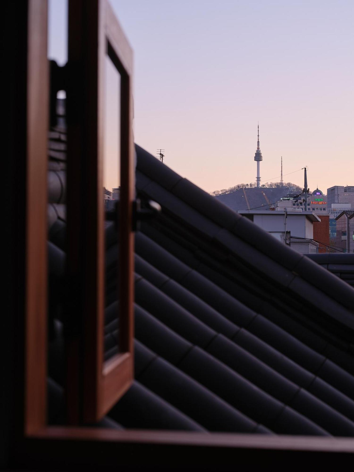 The Korean Traditional Hanok In Downtown Seoul For Convenient Public Transportation - Seoul Ari מראה חיצוני תמונה
